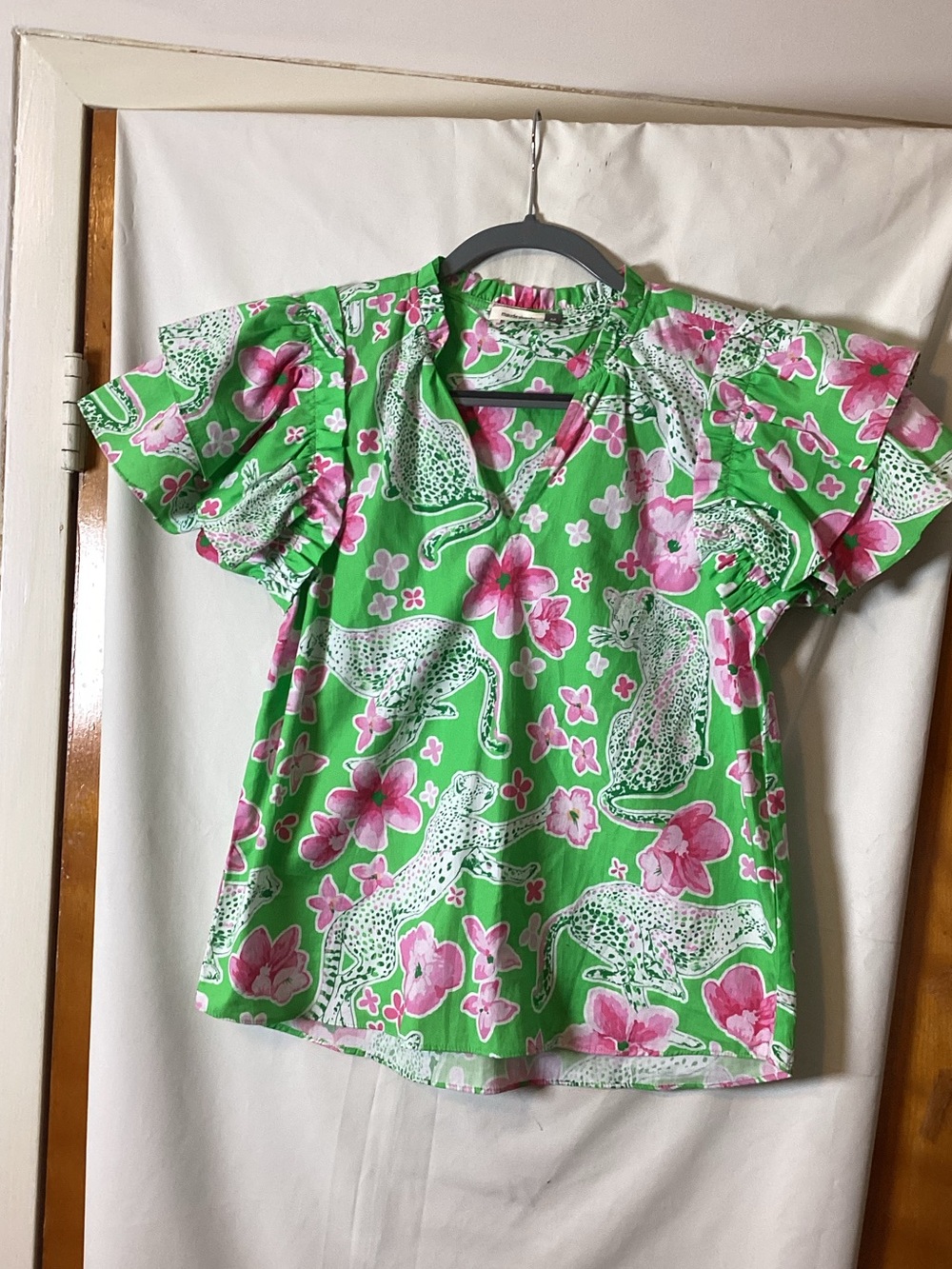 Maude vivante floral feminine whimsical ,ruffled  novelty printed blouse SZ M